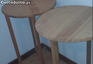 Mesa redonda em madeira
