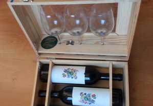 Cargaleiro - Caixa de madeira e vinho 2004