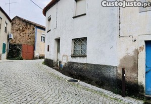 Moradia térrea T1 em Ninho do Açor e Sobral do Campo de 55 m²