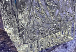 Decanter em cristal gargalo em prata casquinha ,28 cm