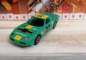 Miniatura Carro verde Burago Chevrolet Corvet 1:43 - bom estado