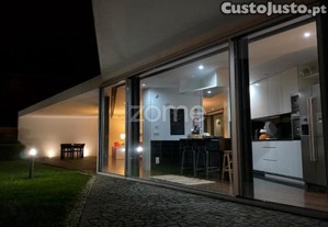 Moradia T4 Com Jardim, Piscina E Vistas Mar Em...