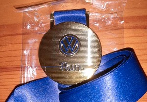 Medalha VW Volkswagen RUN em Dourado