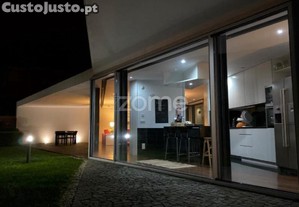 Moradia T4 Com Jardim, Piscina E Vistas Mar Em...