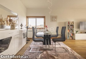 T2 Com Varanda, Garagem E Arrumos|Condominio...