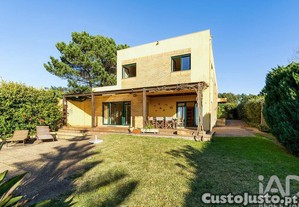 Moradia isolada T4 em Gulpilhares e Valadares de 298 m²