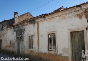 Moradia térrea em Rio Maior de 911 m²