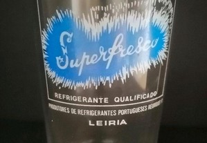 Copo antigo em vidro com publicidade da extinta marca de refrigerantes Superfresco "rótulo a azul"