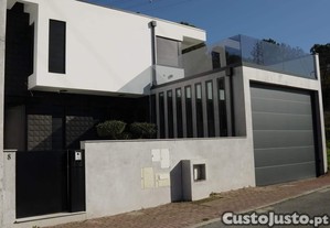 Moradia T4+1 de Luxo em Palmeira, Braga