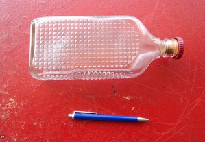 frasco de vidro muito antigo