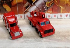 2 Miniaturas de camiões vermelho ( 1 Coca Cola) - bom estado