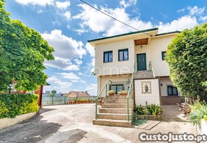 Moradia T4 +1 Em Valbom Com Garagem E Terreno...