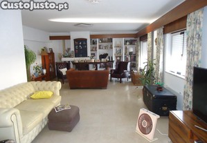 Apartamento no primeiro andar em prédio com elevador