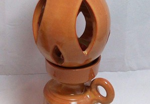 Palmatória com chaminé do ceramista José Franco