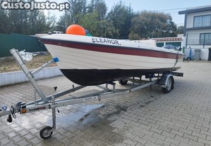 Barco com consola central Motor Yamaha 40 Cv 4 tempos