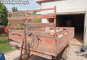 Reboque agrcola para trator
