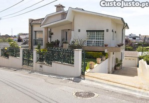 Casa / Villa T3 em Ribeirão de 210,00 m²