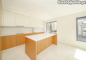 Apartamento T3 Com 2 Lugares De Garagem , Porto
