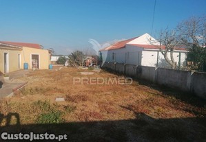 Moradia térrea t3 em serra (santana da carnota-alenquer)