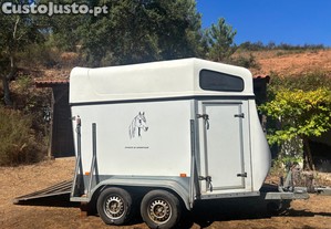 Reboque para 2 cavalos. Disponvel a 17 de setembro