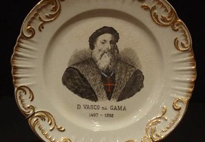 Prato em Faiança Sacavém com Figura de D. Vasco da Gama