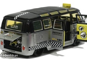 Miniatura 1:24 Volkswagen Bus Táxi Tuning
