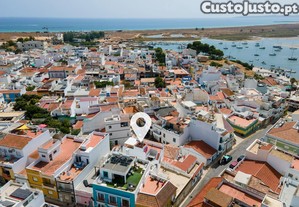 Moradia c/ 2 apartamentos e terrao no topo, vista deslumbrante sobre a pitoresca vila de Alvor