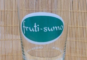 Copo antigo em vidro com publicidade aos refrigerantes Fruti - sumo um produto Rical