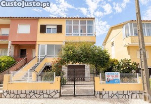 Moradia geminada T5 em Rio de Mouro de 137 m²