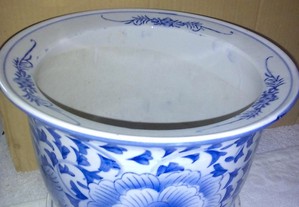 vaso chinês c/prato c/motivos azuis