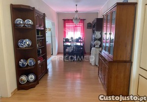 Moradia em canhestros - habitação e negócio