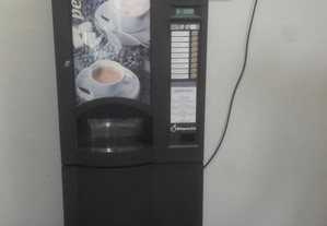 maquina automática café e snacks