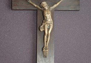 Crucifixo de madeira e latão Cristo na Cruz