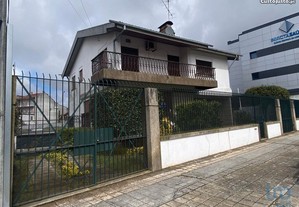 Casa T6 em Porto de 384,00 m²