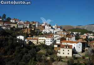 Moradia em banda t12 à em aldeia são francisco assis, covilhã
