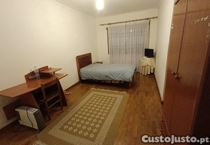 Quarto individual (ou duplo) a rapariga estudante