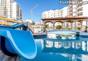 Piscinas De gua Salgada E Zona De Lazer -...