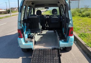 Citroën Berlingo Multispace com Rampa Cadeira de Rodas / TPMR