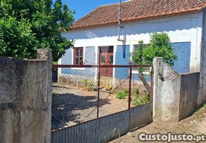 Moradia t2 com anexos e terreno em arneiro das milhariças