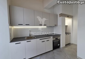 Moradia renovada com açoteia e mirante olhão