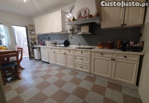 Moradia Trrea T2+4 com quintal