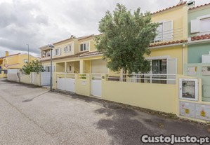 Moradia T3 em Banda no Choilo em Azeito