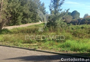 Lote de moradia geminada.