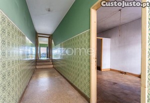 Moradia Para Reabilitar Com Enorme Jardim Na...