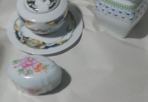 Diversos artigos para decorao em porcelana