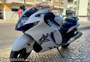 Suzuki Outros