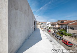 Apartamento T3 Novo, Recuado Com 2 Lugares De...