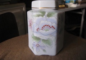 Pote / caixa com tampa em porcelana portuguesa