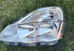 Farol esquerdo Renault Modus 2008 p/frente