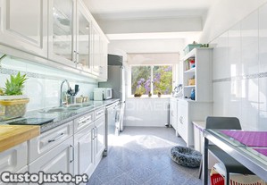 Excelente apartamento t2 no fogueteiro conforto, luz natural e localização privilegiada